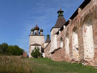 Борисоглебский, Борисо-Глебский монастырь. На территории Борисоглебского монастыря. Сретенская церковь.