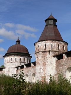 Борисоглебский, Башни Борисоглебского монастыря.