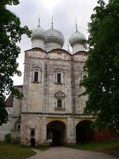 Борисоглебский, Борисо-Глебский монастырь. Сергиевская надвратная церковь (вторая половина 1670-х гг.).