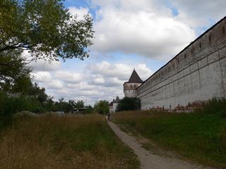 Борисоглебский, Борисо-Глебский монастырь. Крепостные стены Борисолебского монастыря были построены в XVII - XVIII в.