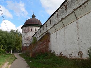 Борисоглебский, Борисо-Глебский монастырь. Угловая башня и стена монастыря.
