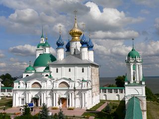 Ростов Великий, Спасо-Яковлевский Димитриев монастырь. В начале 1780-х годов монастырь обнесли каменными стенами.