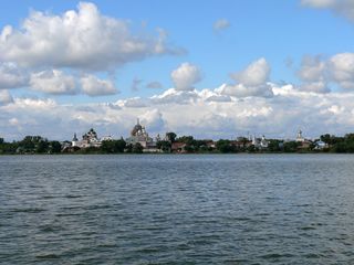 Вид с озера Неро на Ростовский кремль.