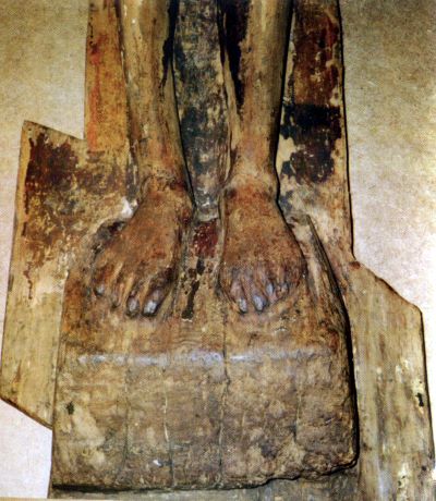 Реставрация образа  Животворящего Креста Господня, нижняя часть распятия (фото 2002 г.)