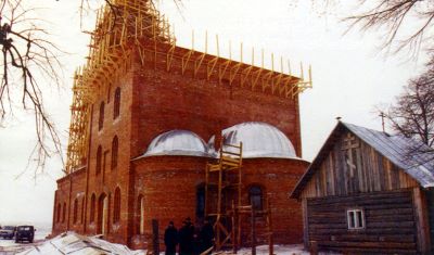 Восстановление храма Крестовоздвижения на месте явления Креста Господнего (фото 2002 г.)