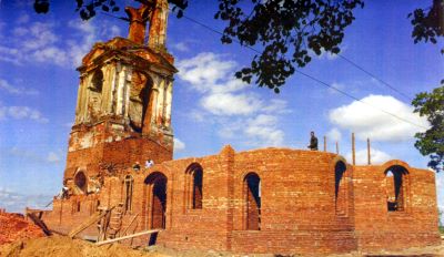 Восстановление колокольни и храма Крестовоздвижения на месте явления Креста Господнего (фото 2002 г.)