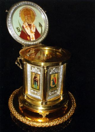 Частица мироточивой главы священномученика Климента, Папы Римского