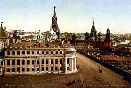 Малый Николаевский дворец на Царской площади в Московском Кремле. Открытка 1890-х годов. 