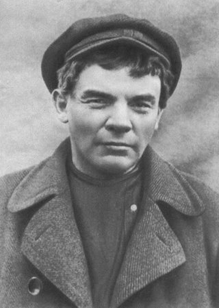 В.И. Ленин  в парике. Фото. Август 1917 г.
