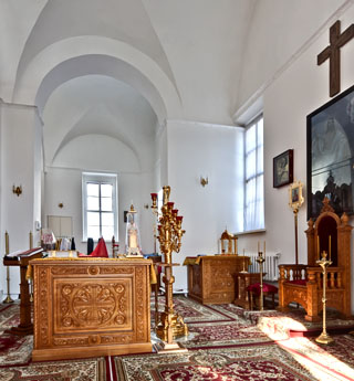 Престол в алтаре Феодоровской церкви Бобренева монастыря.