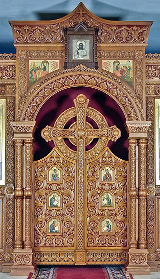 Царские врата иконостаса храма Новомучеников и Исповедников Российских в Бутово, г. Москва.