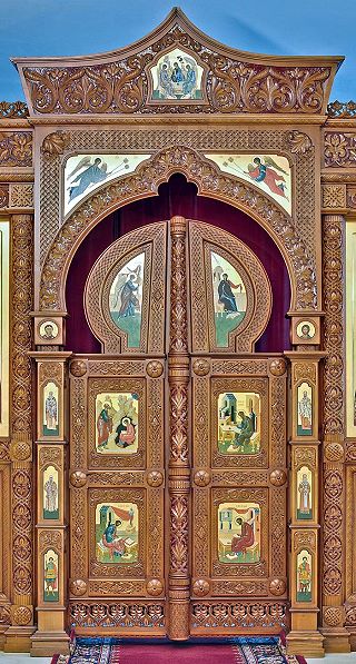 Царские врата иконостаса храма Новомучеников и Исповедников Российских в Бутово, г. Москва.