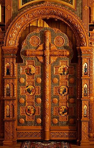 Царские врата иконостаса храма Косьмы и Дамиана в Старых Панех, г.Москва.