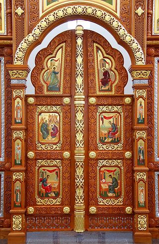 Царские врата иконостаса Троицкого храма в Мансурово, Курская область.